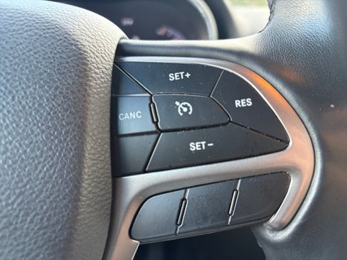 Used 2019 Jeep Grand Cherokee Laredo AWD/4WD image 19