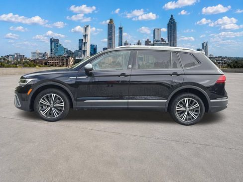 Used 2024 Volkswagen Tiguan SE FWD image 21