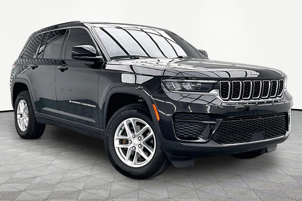 Used 2025 Jeep Grand Cherokee Laredo X AWD/4WD image 12