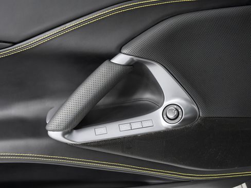 Used 2019 Ferrari 812 Superfast RWD image 23