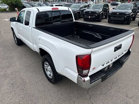 Used 2022 Toyota Tacoma SR5 RWD image 5