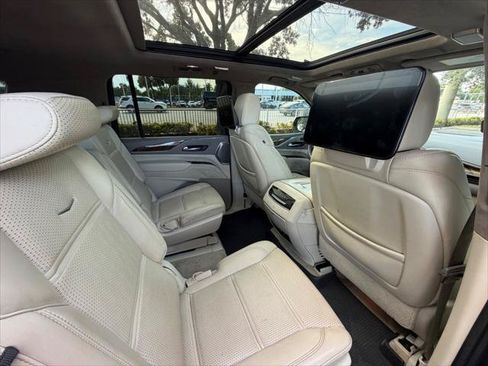 Used 2021 Cadillac Escalade ESV Premium Luxury Platinum AWD/4WD image 17