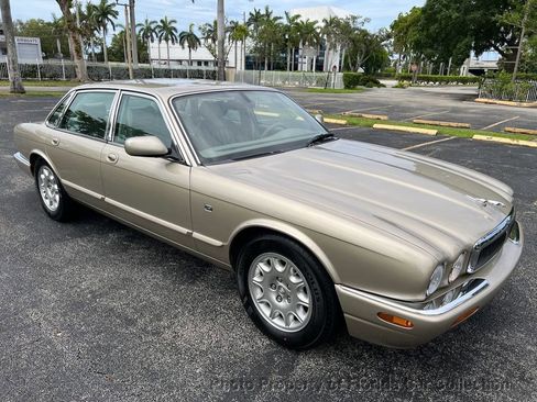 Used 2000 Jaguar XJ8 RWD image 2
