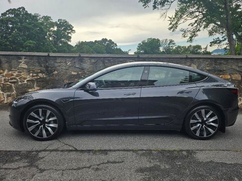 Used 2024 Tesla Model 3 Standard Range RWD image 8