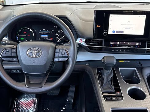 Certified 2026 Toyota Sienna LE FWD image 18