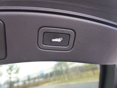 Used 2017 Jaguar F-TYPE R image 13