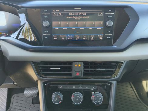 Used 2023 Volkswagen Taos SE w/ Panoramic Sunroof Package FWD image 29