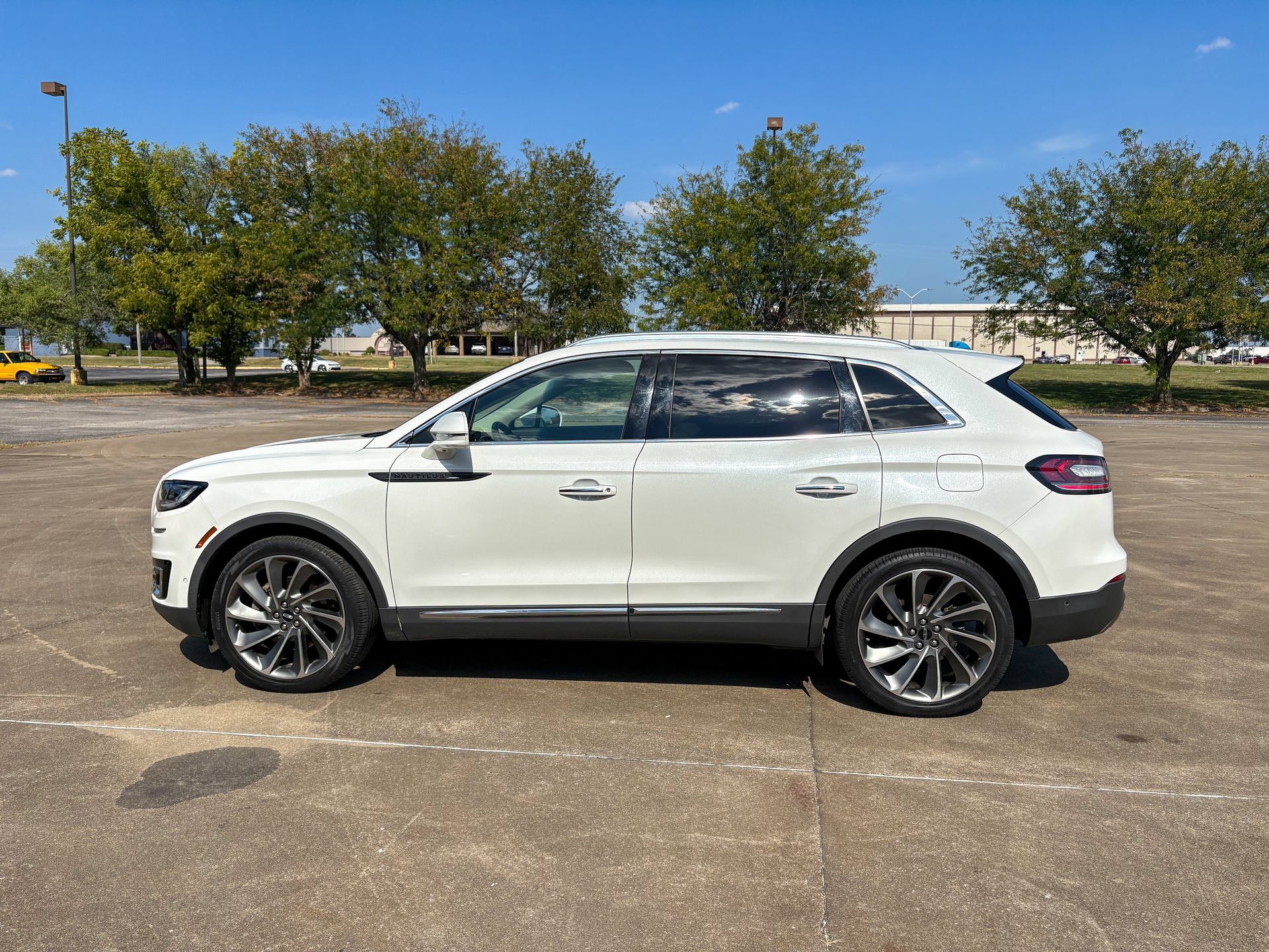 Used 2020 Lincoln Nautilus Reserve w/ Equipment Group 201A FWD image 8