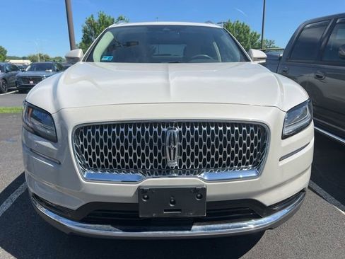 Used 2023 Lincoln Nautilus Reserve AWD/4WD image 2
