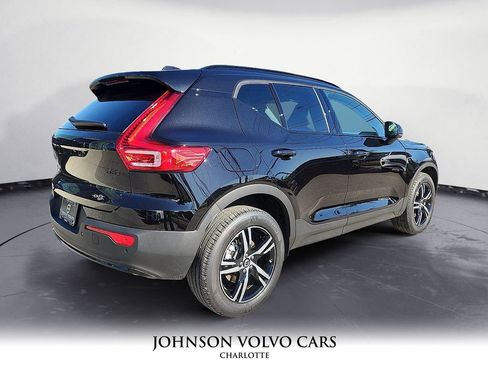 New 2026 Volvo XC40 B5 Core w/ Climate Package image 12