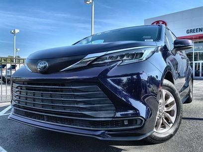Used 2021 Toyota Sienna LE