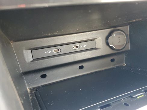 Used 2021 Volkswagen Tiguan SE image 25