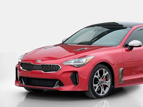 Used 2018 Kia Stinger GT2 image 11