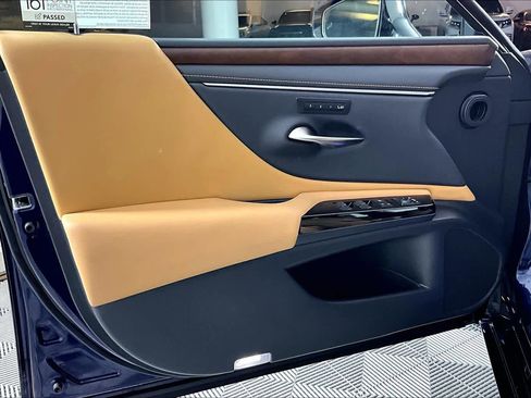 Used 2023 Lexus ES 300h w/ Premium Package image 21