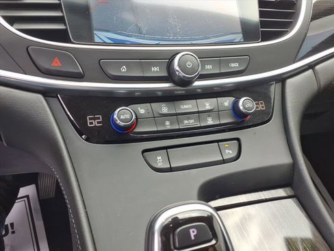 Used 2017 Buick LaCrosse Essence FWD image 11