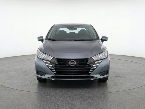 Used 2025 Nissan Versa SV image 2