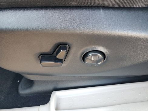 Used 2019 Chrysler Pacifica Limited image 32