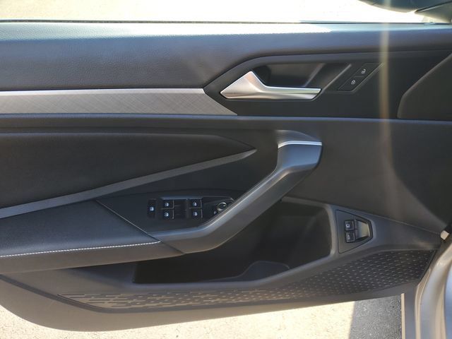 Certified 2024 Volkswagen Jetta SE w/ Panoramic Sunroof Package FWD image 27