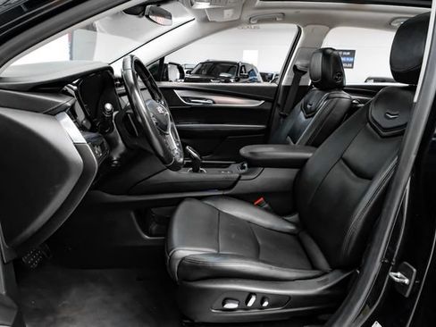 Used 2019 Cadillac XT5 Premium Luxury w/ Advanced Security Package FWD image 4