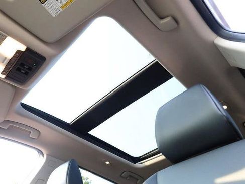 Used 2021 Nissan Rogue SV w/ Premium Package FWD image 9