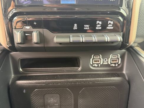 Used 2022 RAM 1500 Laramie AWD/4WD image 31