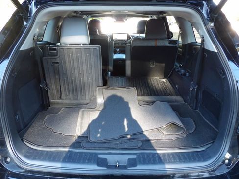 Used 2023 Toyota Highlander Bronze Edition image 29