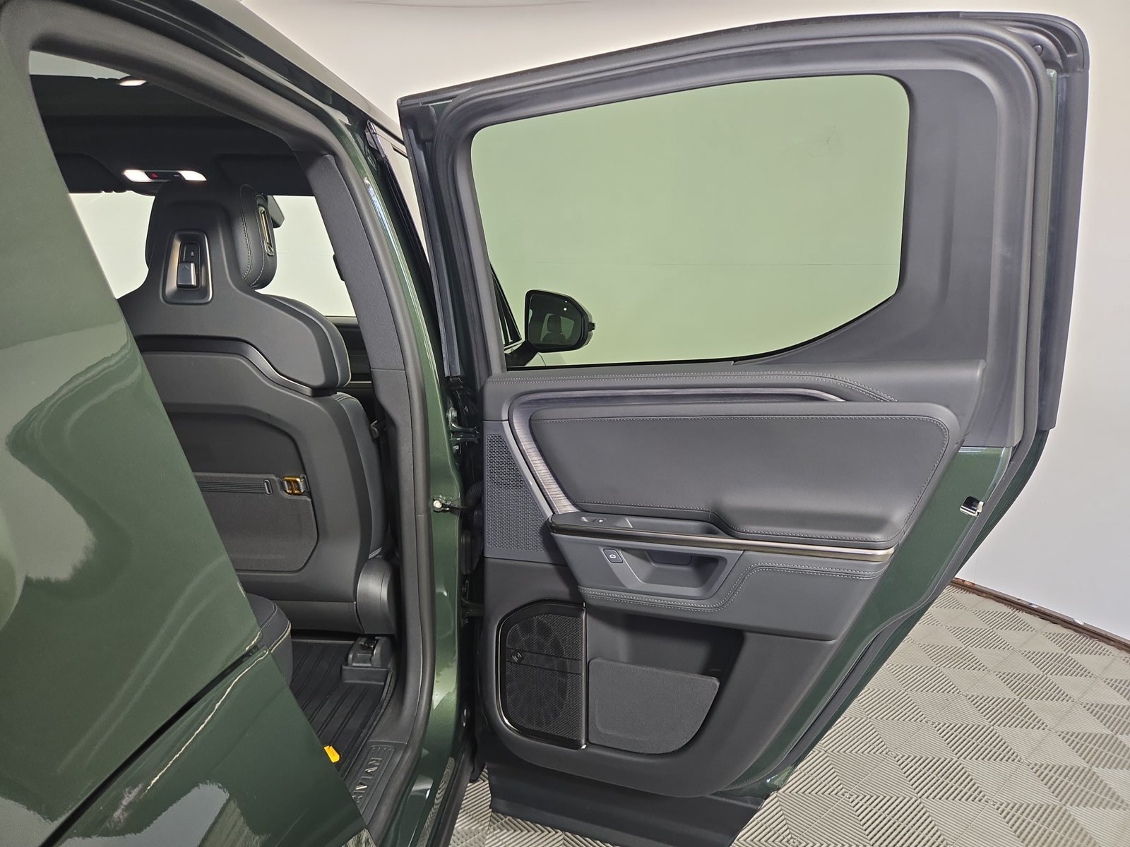 Used 2025 Rivian R1T Adventure Dual AWD/4WD image 19