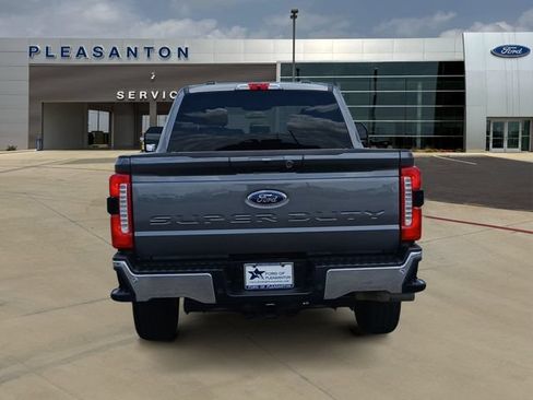 Used 2025 Ford F250 Lariat AWD/4WD image 4
