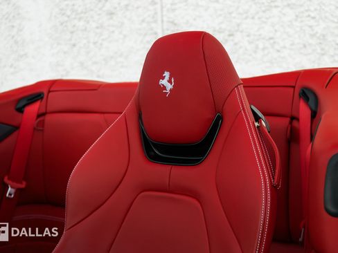 Used 2019 Ferrari Portofino RWD image 22