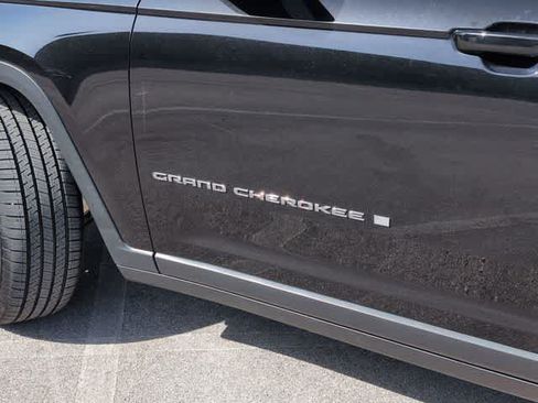 Certified 2021 Jeep Grand Cherokee L Limited AWD/4WD image 13