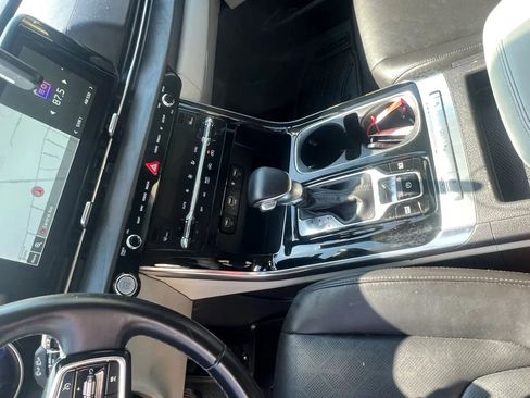 Used 2022 Kia Carnival EX FWD image 16