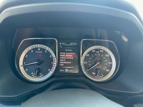 Used 2018 Nissan Titan SV w/ SV Convenience Package RWD image 19