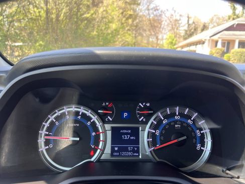 Used 2017 Toyota 4Runner SR5 Premium image 17