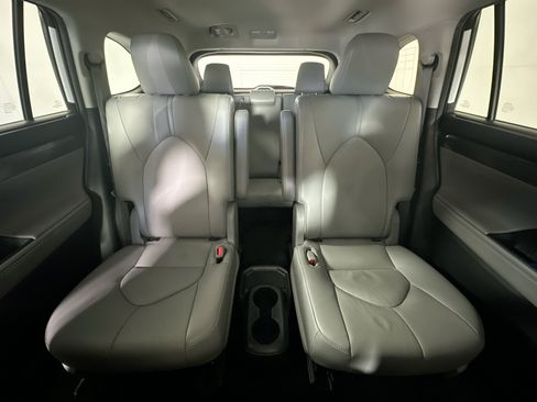 Used 2022 Toyota Highlander Limited FWD image 30