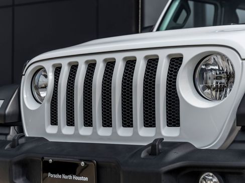 Used 2023 Jeep Wrangler Unlimited Sport AWD/4WD image 17
