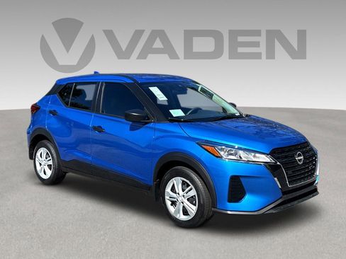 New 2025 Nissan Kicks Play S FWD image 1