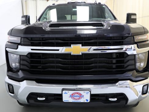 Used 2024 Chevrolet Silverado 2500 LT image 17