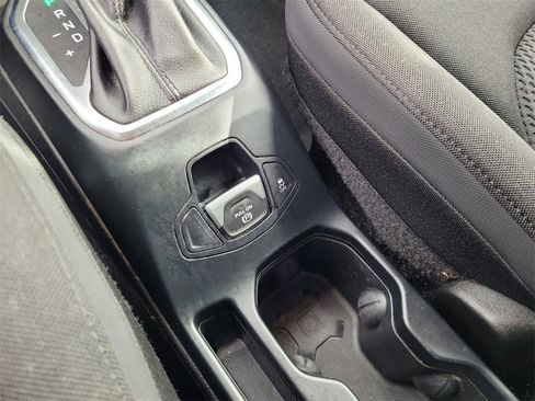 Used 2018 Jeep Renegade Altitude w/ UConnect 8.4 Nav Group image 18