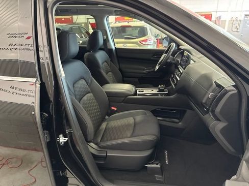 Certified 2024 Nissan Pathfinder SV w/ SV Premium Package AWD/4WD image 20