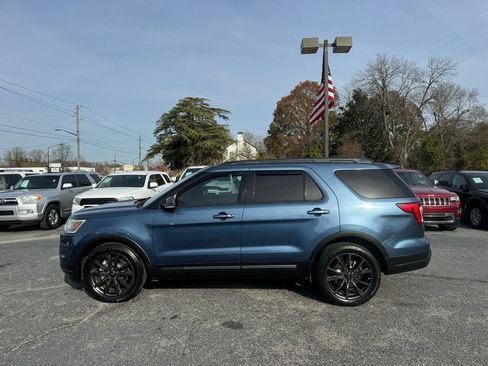 Used 2019 Ford Explorer XLT w/ Equipment Group 202A image 3