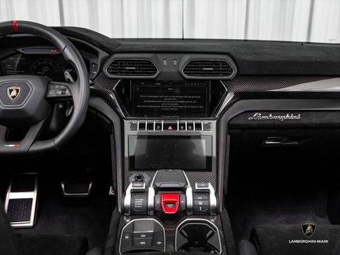 Used 2024 Lamborghini Urus Performante AWD/4WD image 34