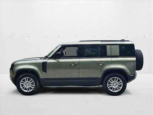 New 2025 Land Rover Defender 110 S image 5