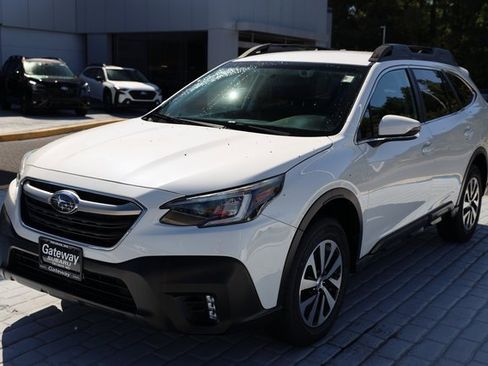 Used 2020 Subaru Outback Premium image 1