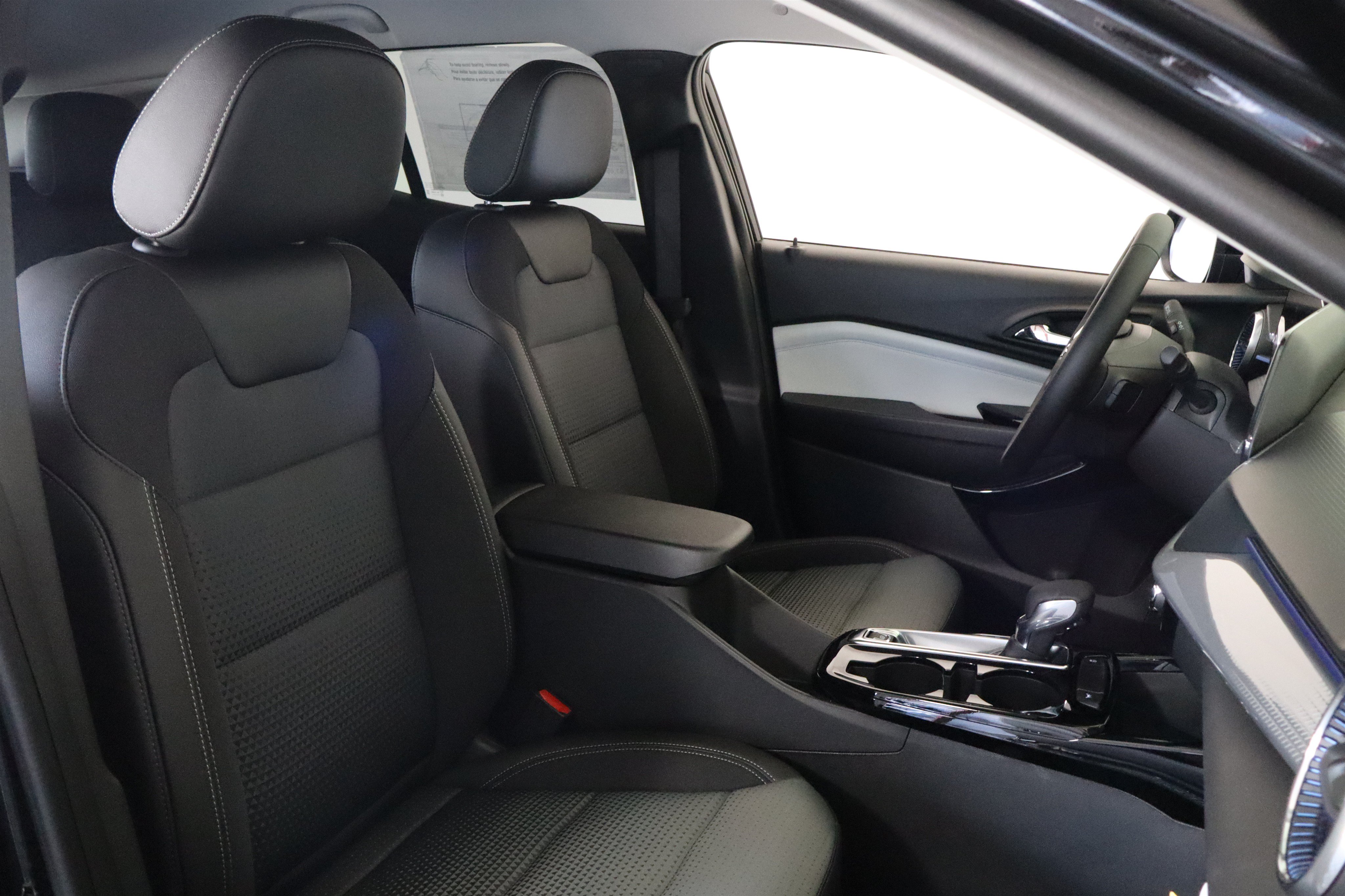 New 2026 Chevrolet Trax LT w/ Midnight Edition FWD image 21