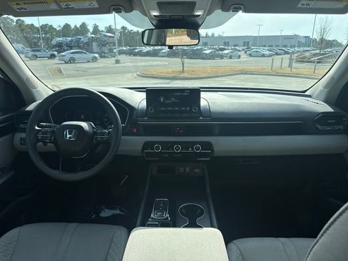 Used 2023 Honda Pilot LX image 16