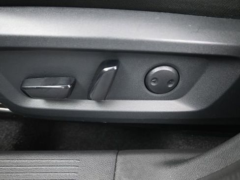 Used 2025 Nissan Rogue SV FWD image 33