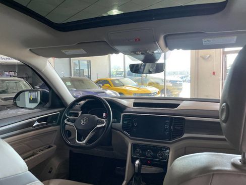 Used 2021 Volkswagen Atlas SEL Premium image 29
