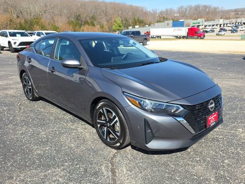 Used 2024 Nissan Sentra SV image 2