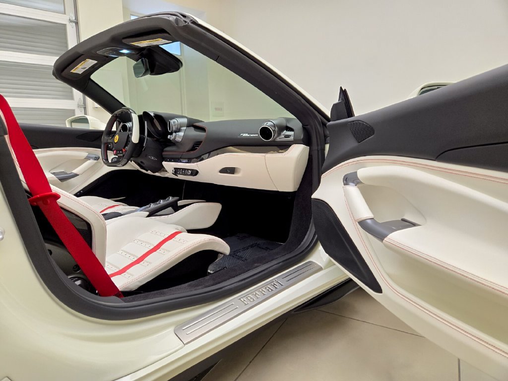 Used 2022 Ferrari F8 Tributo RWD image 23
