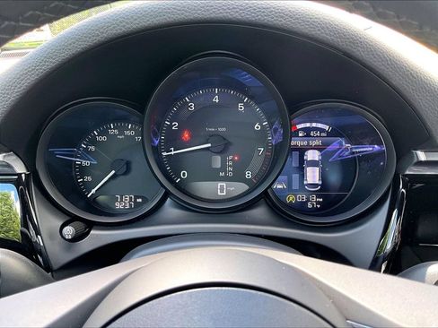 Certified 2026 Porsche Macan AWD/4WD image 25